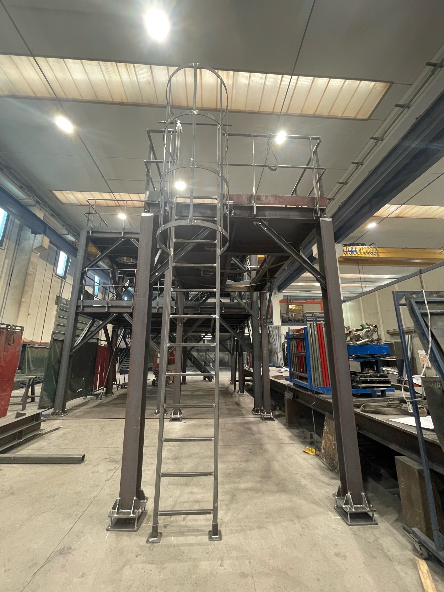 struttura di carpenteria in ferro per soppalco portante