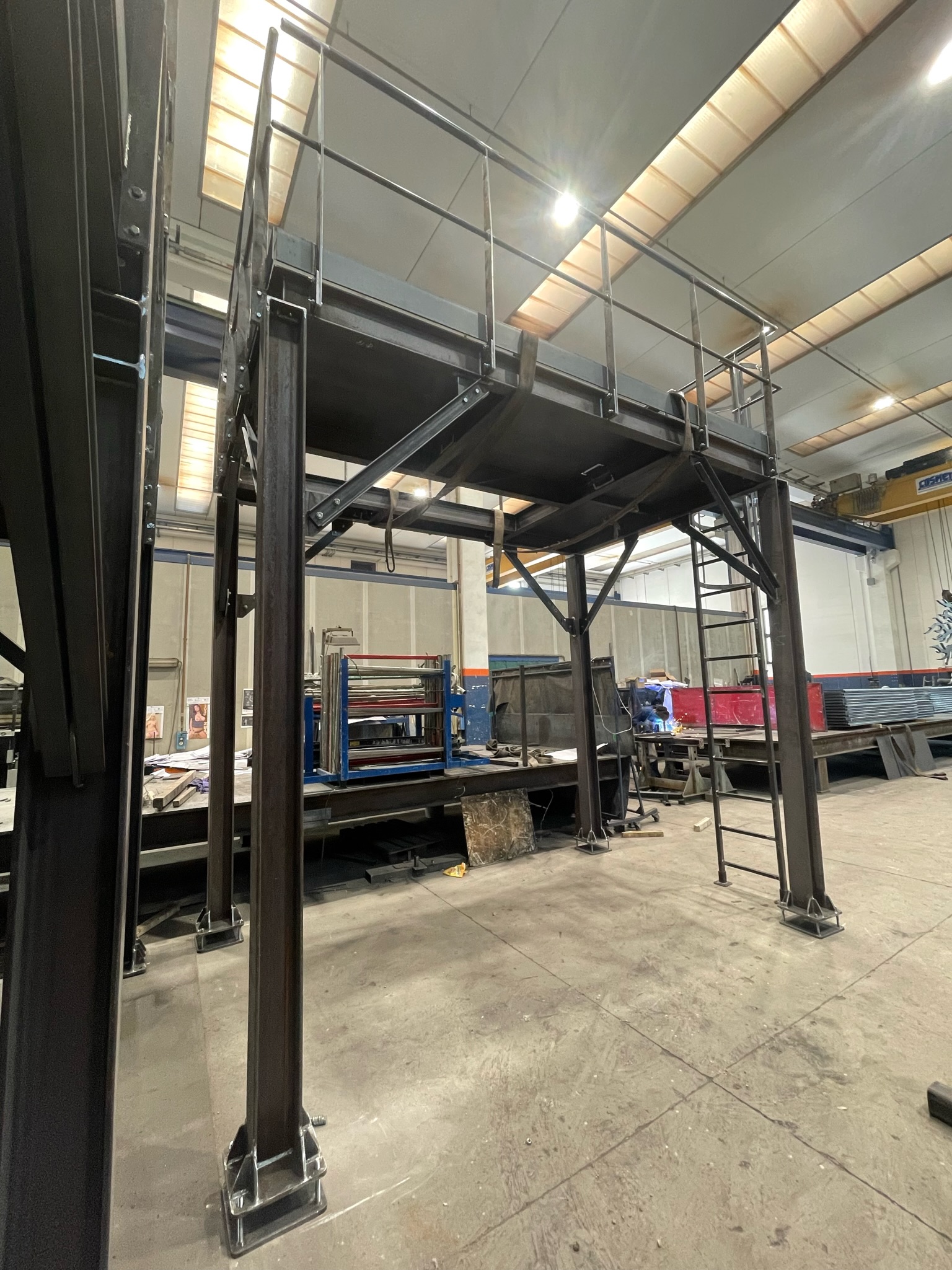 struttura di carpenteria in ferro per soppalco portante