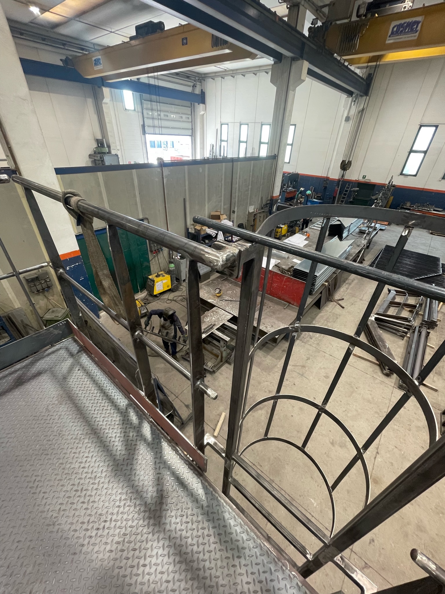 struttura di carpenteria in ferro per soppalco portante