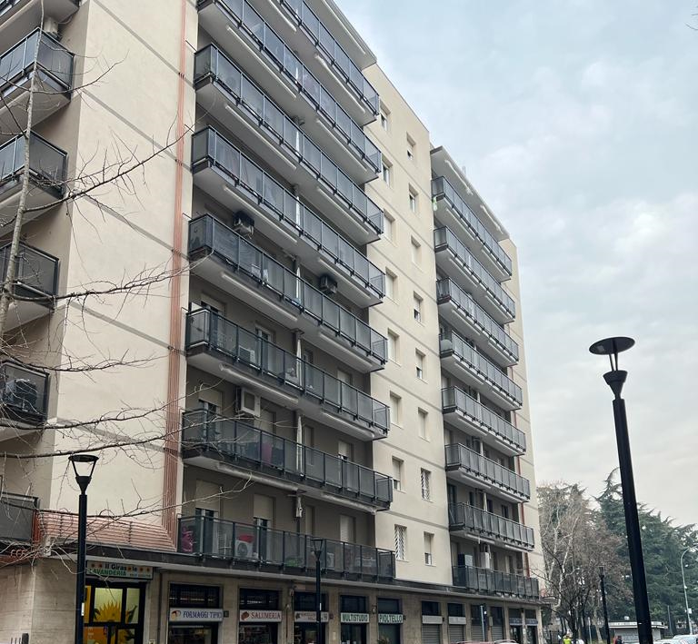 opera di parapetti in condominio a milano
