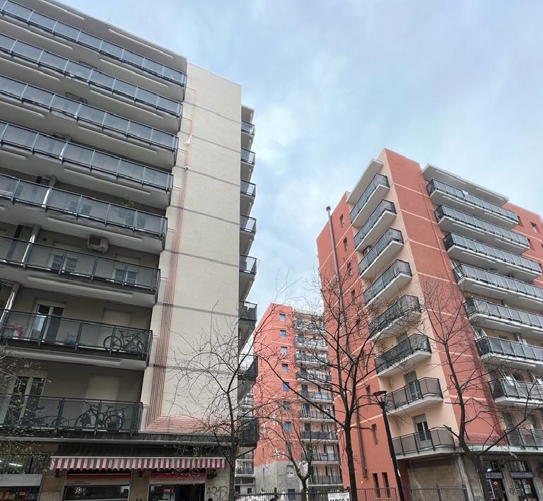 opera di parapetti in condominio a milano