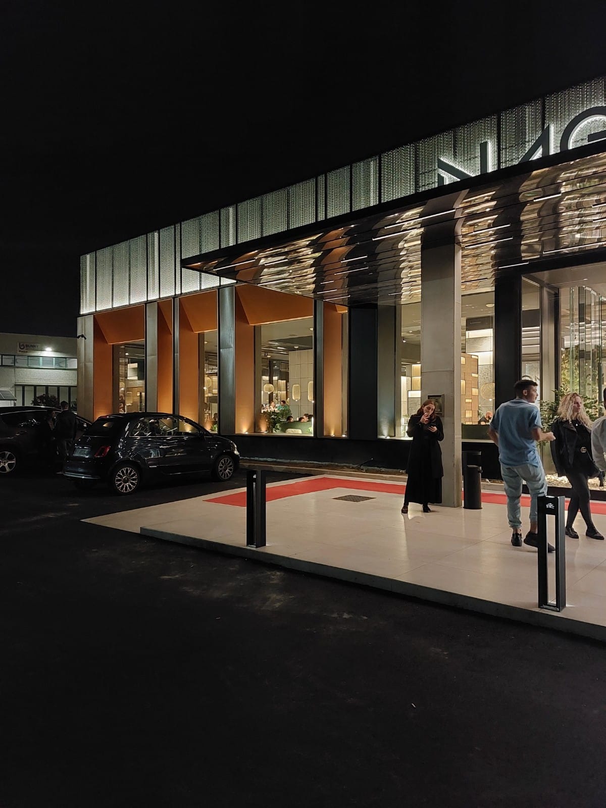 insegna luminosa a led installata a bergamo