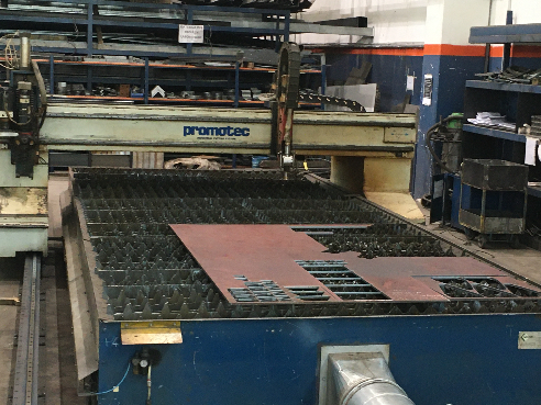 il nostro taglio al plasma in officina della carpenteria metallica